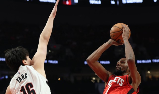 3场三分7中0！火箭射手全面退化？23岁控卫归队助战，或取而代之